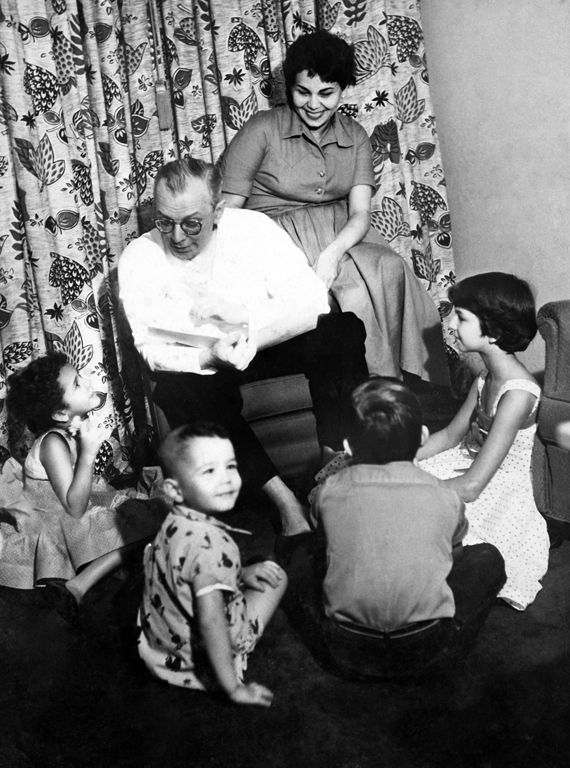 Mário Lago, esposa e filhos
