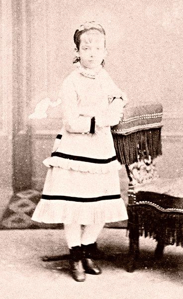 Adultos em miniatura - Retrato de menina, século XIX