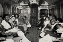 Passageiros em interior de vagão da Estrada de Ferro Central do Brasil