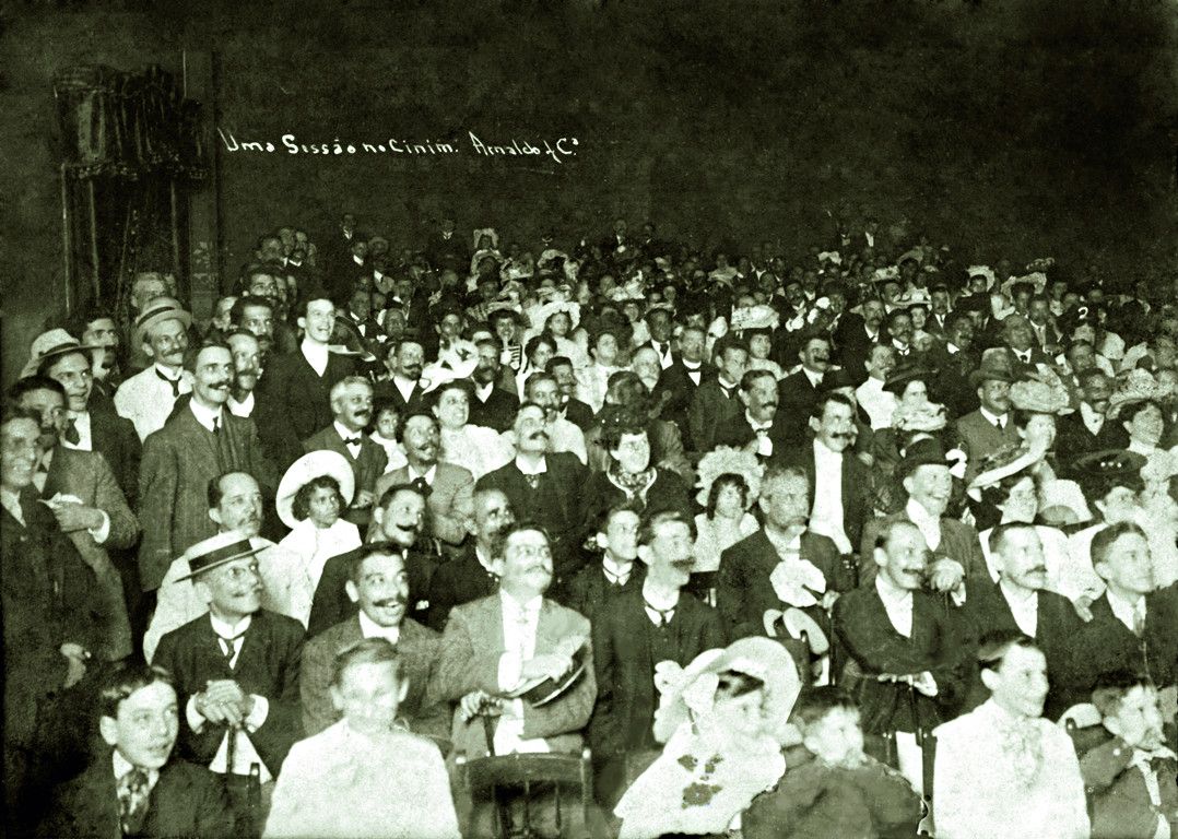 Vista da plateia na inauguração do cinema Pathé